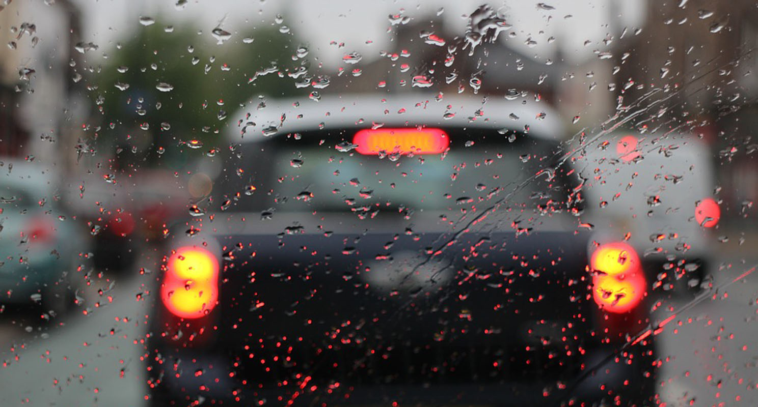 Керування авто у дощову погоду